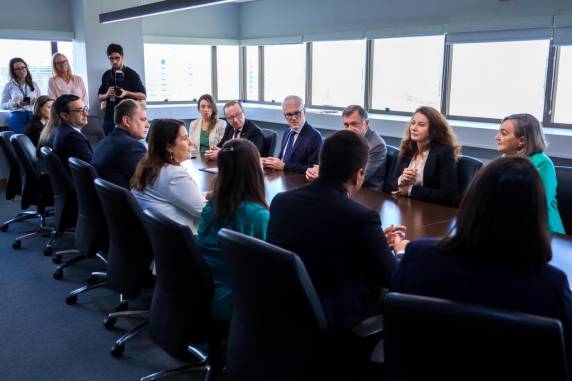 Acordos firmados entre MPRS, TCE-RS, MPC-RS, DPE-RS e o Município de Caxias do Sul visam integrar ações de fiscalização, transparência e ampliação da oferta de vagas em creches e pré-escolas gaúchas.