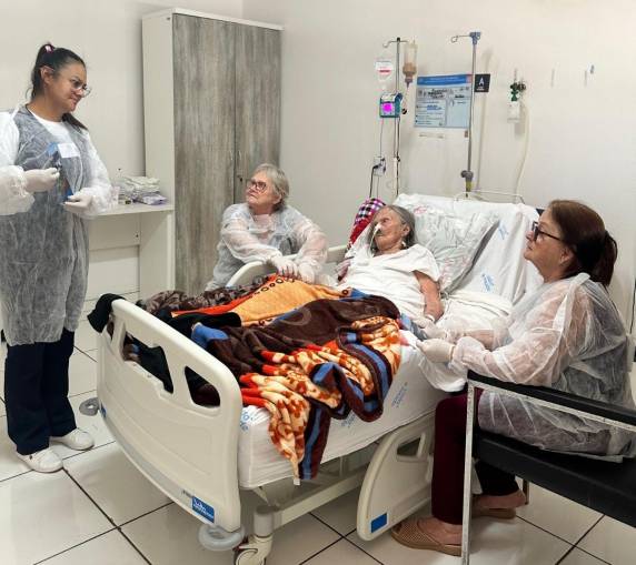 Ação educativa do Serviço de Controle de Infecção Hospitalar do Hospital Vida & Saúde reforça a importância da higienização das mãos e de cuidados simples para prevenir contaminações.