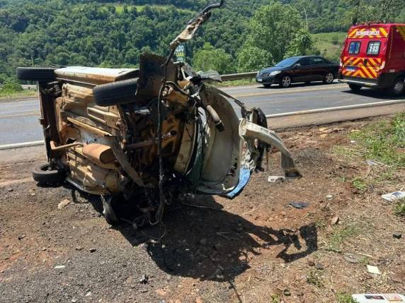 Jovem de 22 anos sofreu múltiplas fraturas e já estava sem sinais vitais quando bombeiros chegaram ao local.