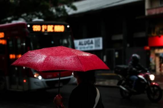 Dia será marcado pela nebulosidade e por chuva forte em todo o Estado, principalmente sobre a metade norte gaúcha