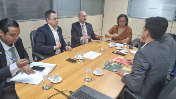 Comitiva de Santa Rosa busca apoio do Governo Federal e de instituições financeiras para ampliar parcerias e fortalecer a realização da Fenasoja 2026.