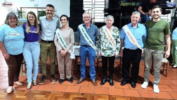 Evento promovido pelo Conselho Municipal do Idoso reuniu grupos da terceira idade na Comunidade de Linha Caçador, com programação de lazer, escolha do Vovô e Vovó Simpatia 2025 e baile festivo.