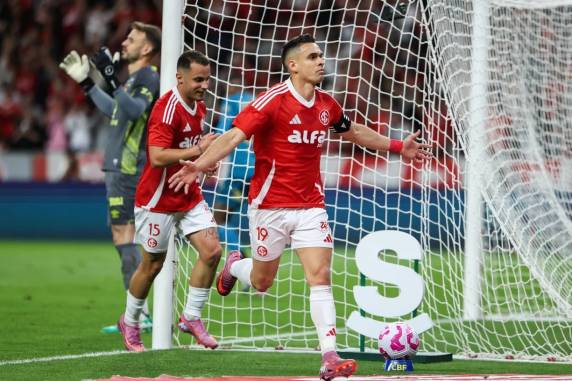 Mesmo sem fazer uma grande atuação, Colorado bateu o time nordestino por 2 a 0, com gols de Borré e Bruno Henrique