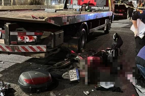 Acidente aconteceu na noite desta terça-feira (21), na Avenida Guilherme Schell