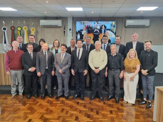 Proposta do vereador Alexandre Ott (Progressistas) reconheceu a contribuição de líderes que marcaram a história administrativa do município