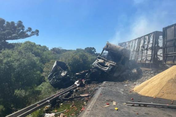 Acidente ocorreu na altura do km 272 da rodovia no começo da manhã desta quinta-feira