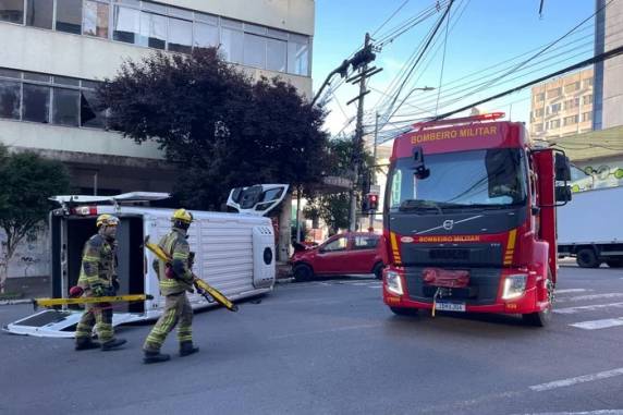 Acidente foi registrado nesta quinta no cruzamento das ruas Os 18 do Forte e Garibaldi