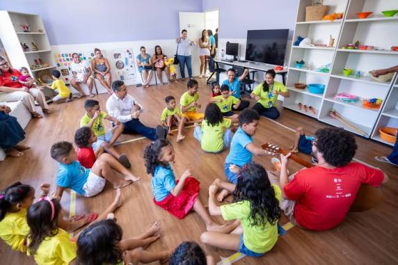 Iniciativa aprovada pelo Ministério da Cultura oferece oficinas culturais, formação para educadores e melhorias nos espaços escolares, fortalecendo o desenvolvimento integral das crianças
