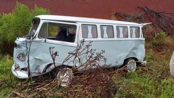 Colisão entre Kombi e caminhonete Ford Ranger ocorreu na tarde deste sábado (25) na RS-342