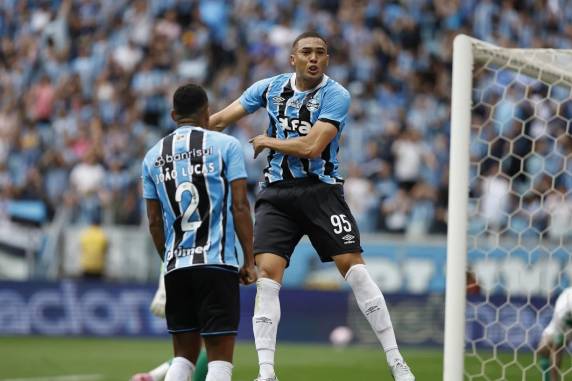 Com a vitória, Tricolor se afasta ainda mais do Z-4 e começa a mirar o G-6 do Brasileirão