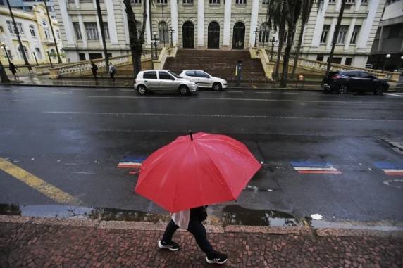 Deslocamento de uma frente fria dará continuidade ao cenário de instabilidade sobre parte do Estado; veja como fica na sua região