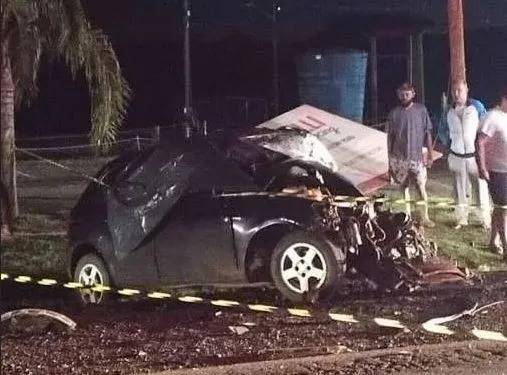 Colisão entre dois veículos ocorreu na noite de domingo (26) em frente à empresa Borilli Racing e resultou na morte de um homem de 41 anos.