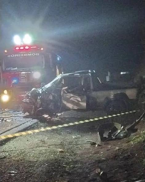 Colisão entre dois veículos ocorreu na noite de domingo (26) em frente à empresa Borilli Racing e resultou na morte de um homem de 41 anos.