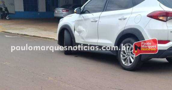 Acidente ocorreu no entroncamento das ruas Padre Cacique e São Paulo; condutora da caminhonete não se feriu