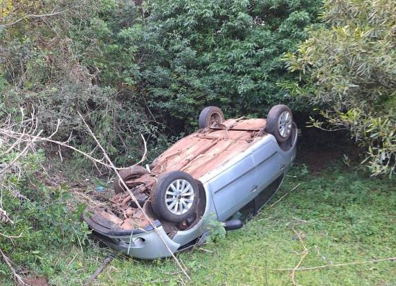 Acidente ocorreu próximo à ponte do Rio Santo Cristo na noite de quinta-feira (31)