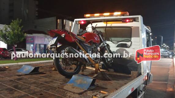 Acidente ocorreu na noite deste domingo próximo à Praça Henrique Becker Filho; vítima foi socorrida ao Hospital São Vicente de Paulo