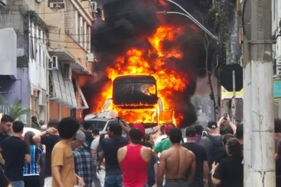 Condutor do veículo será ouvido novamente, segundo a polícia. Excursão com adolescentes de Vacaria visitava Porto Alegre