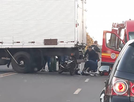 Vítimas, um casal argentino de 23 anos, foi socorrido pelo Corpo de Bombeiros e encaminhado à UPA