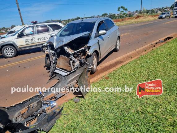 Colisão entre caminhão e automóvel causa apenas danos materiais nesta quinta-feira