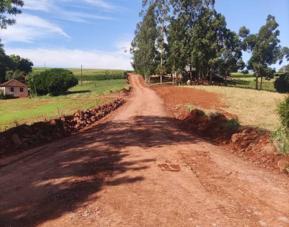 As ações reforçam o compromisso do Governo Municipal em apoiar o setor produtivo rural
