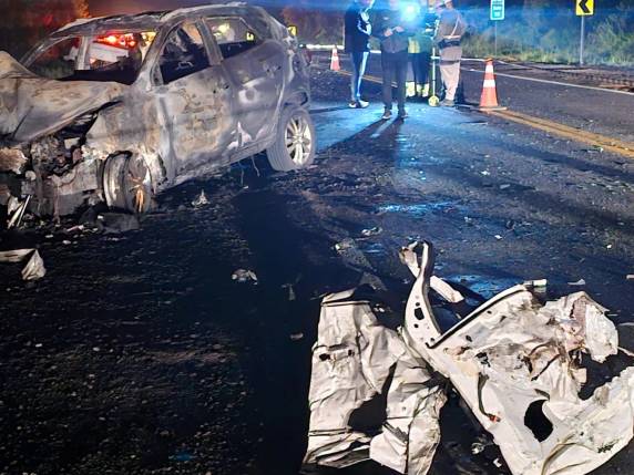 Duas mulheres morrem e dois homens ficam feridos após colisão entre Voyage e ix35 que incendiou na RSC-287, em Montenegro.