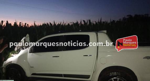 Colisão frontal entre moto e caminhonete ocorreu no final da tarde deste domingo