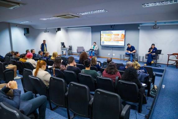 Seminário do MPRS debate caminhos da radicalização e do extremismo violento, com destaque para palestra do especialista canadense Marc-André Argentino