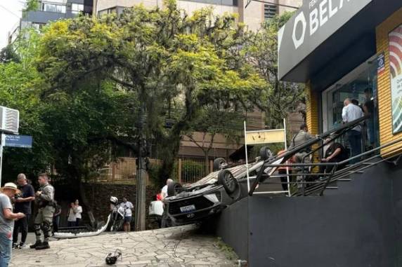 Segundo a Brigada Militar, acidente aconteceu após um automóvel, que vinha pela Rua Silva Jardim, não parar no cruzamento
