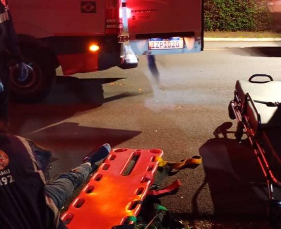 Colisão ocorreu na noite desta quinta-feira na Rua Emílio Glitz, próximo ao CTG Laureano Medeiros