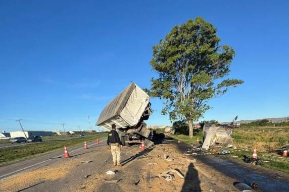 Vítima tinha 30 anos e dirigia um veículo de carga que se envolveu em um engavetamento