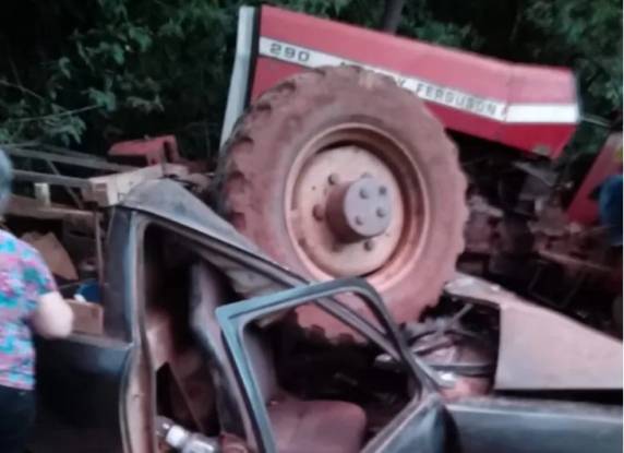 Colisão ocorreu no fim da tarde de sábado no interior do município
