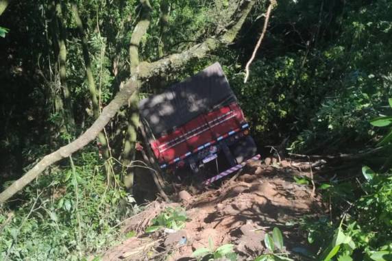 O acidente ocorreu na tarde de sábado (15) no km 119 da BR-392
