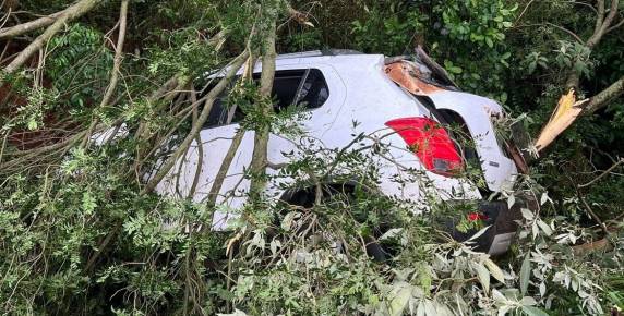 Um casal e uma criança que estavam no veículo tiveram apenas escoriaões