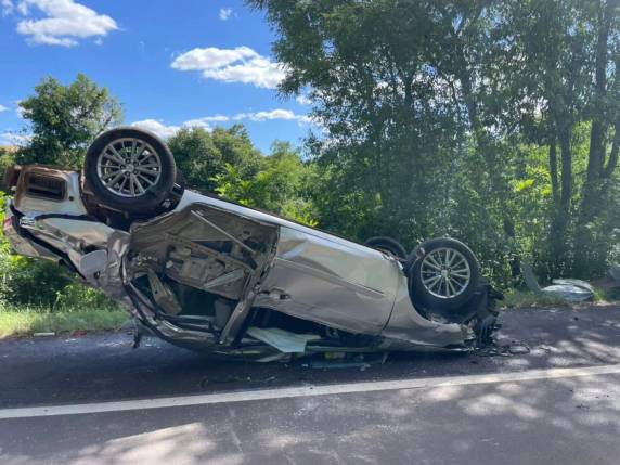 Acidente ocorreu na tarde desta terça-feira (18) e envolveu um veículo Toyota Corolla no km 164