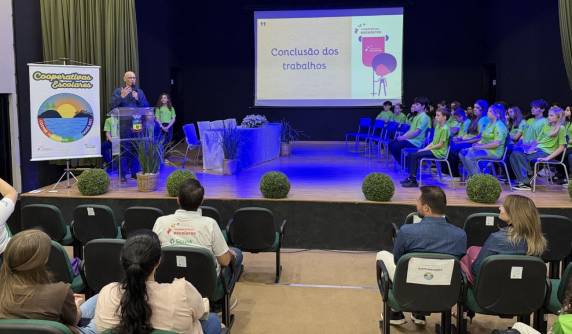 Estudantes de quatro escolas municipais fundaram a Cooper Horizonte