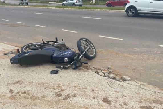 Motociclista teria se perdido em curva, próximo à parada 93, e faleceu no local