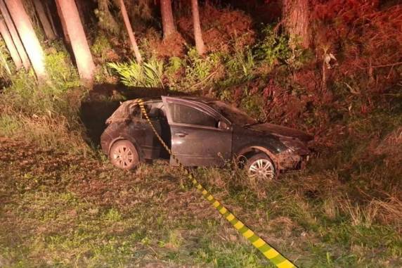 Motorista de 33 anos não resistiu aos ferimentos; passageiro ficou ferido sem gravidade