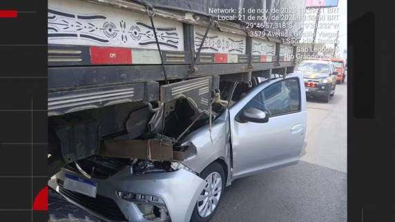 Motorista do carro chegou a ser levado com vida ao hospital, mas não resistiu.