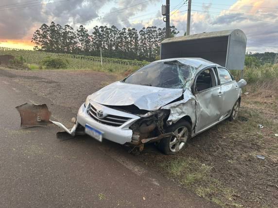 Colisão entre Siena e Corolla ocorreu na comunidade São Rafael, em Ametista do Sul