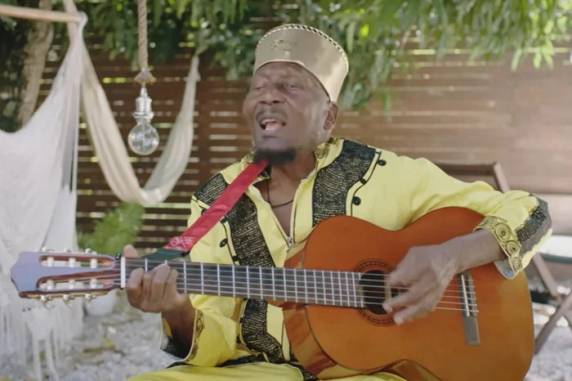 Músico jamaicano foi vítima de uma convulsão seguida de uma pneumonia, conforme informações da família