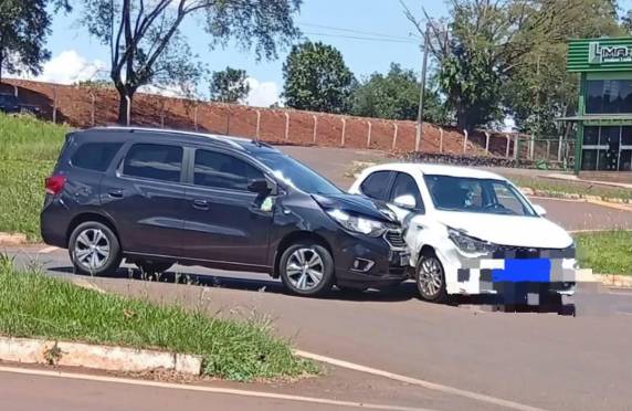 Acidente no trevo da Cotricampo deixa apenas ferimentos leves e ocorre poucas horas após outro registro na mesma rodovia.
