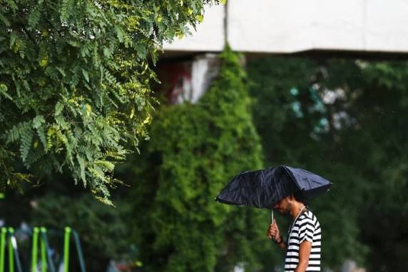 Maior chance de precipitação ocorre na região central do Estado; também deve chover na Serra