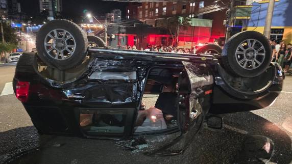 Sinal intermitente no cruzamento entre as ruas Independência e Benjamin Constant pode ter contribuído para a colisão