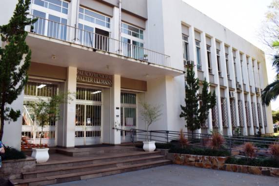 A medida, segue dispositivos da legislação municipal e tem como objetivo reduzir gastos