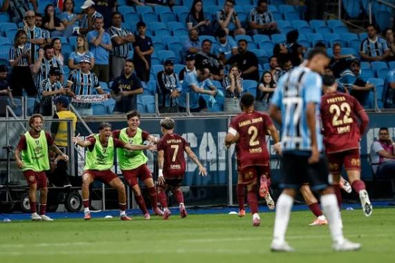 Tricolor ficou estacionado nos 46 pontos e não depende mais de si para buscar uma possível vaga na Libertadores
