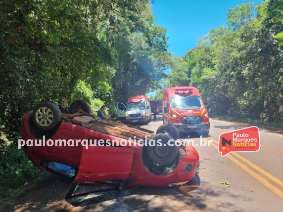 Vítimas foram socorridas pelo Corpo de Bombeiros e SAMU na tarde desta quinta-feira