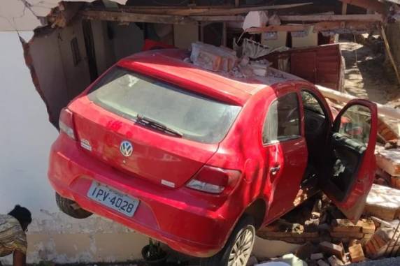 Segundo a Brigada Militar, o motorista de 83 anos teria calculado incorretamente o tempo da curva e perdido o controle do veículo