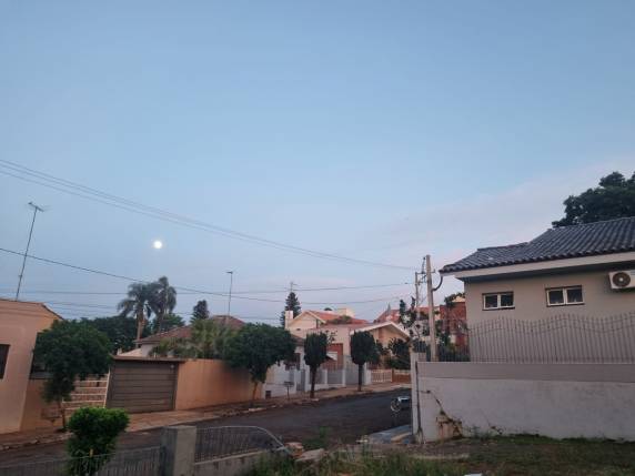 Umidade relativa do ar entra em atenção, abaixo dos 30%, nos horários mais quentes em grande parte do Estado