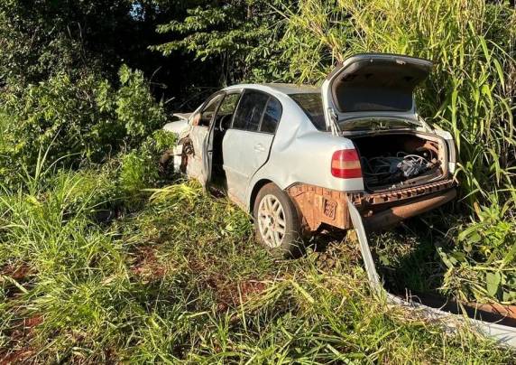 Veículo saiu da pista e tombou próximo ao acesso ao distrito de Manchinha