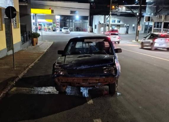 Motorista tentou fugir após causar danos a estabelecimento na Rua Sete de Setembro